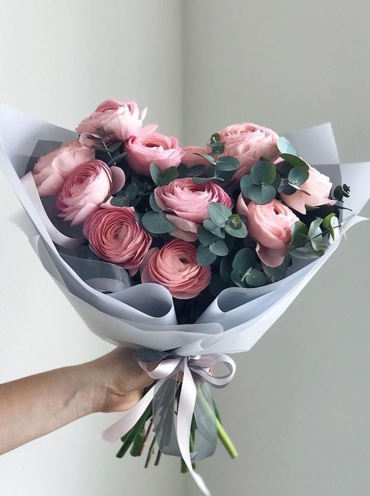 Ein Blumenstrauß aus 11 Rosa Ranunkeln im Online-Blumenladen BlumenHorizon